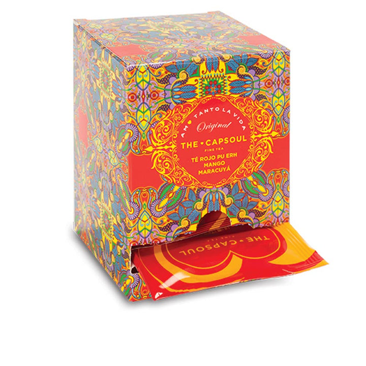 Loose Pu‑Erh red tea with mango and passionfruit pieces in a glass bowl
