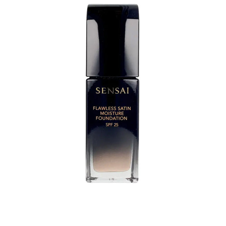 30 ml bottle of satin moisture foundation in Ivory Beige, cream-textured swatch