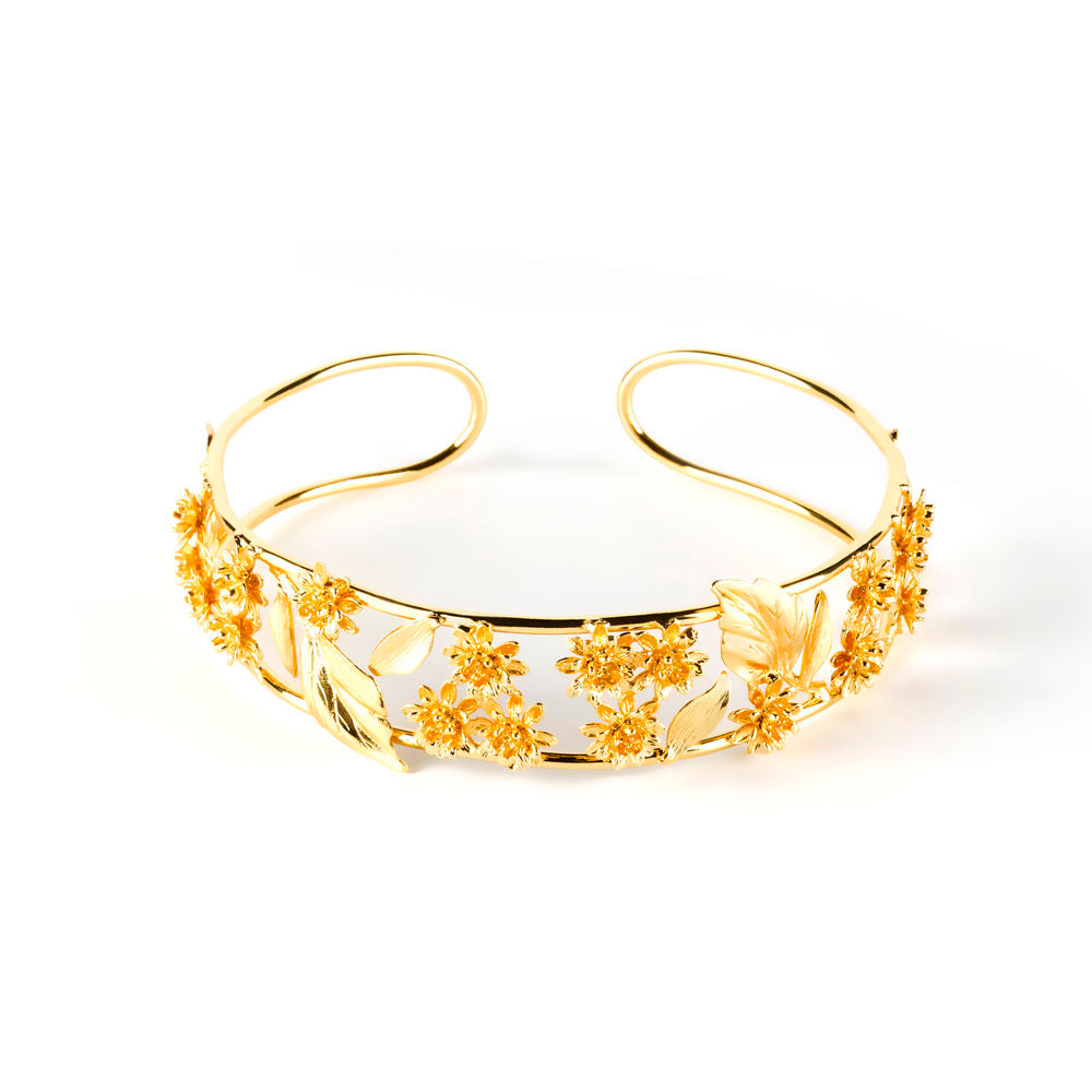 Polished gold metal choker, 3 cm band with leaf-and-floral pattern, rear opening
