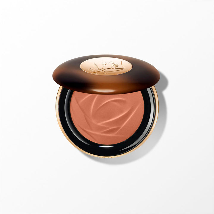 Compact matte bronzing powder in 10 g pan, warm neutral shade