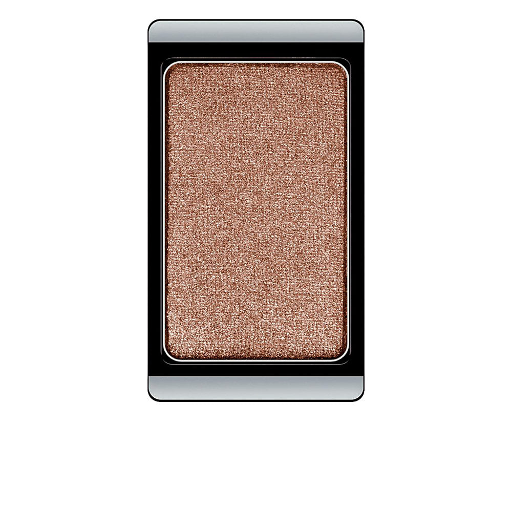 Compact pearl powder eyeshadow in warm chocolate shade, 0.8 g refillable pan