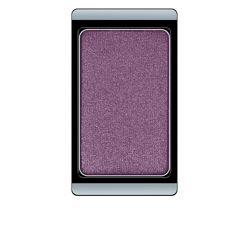Single pearlescent eyeshadow pan in Cherry Blossom, 0.8 g, refillable