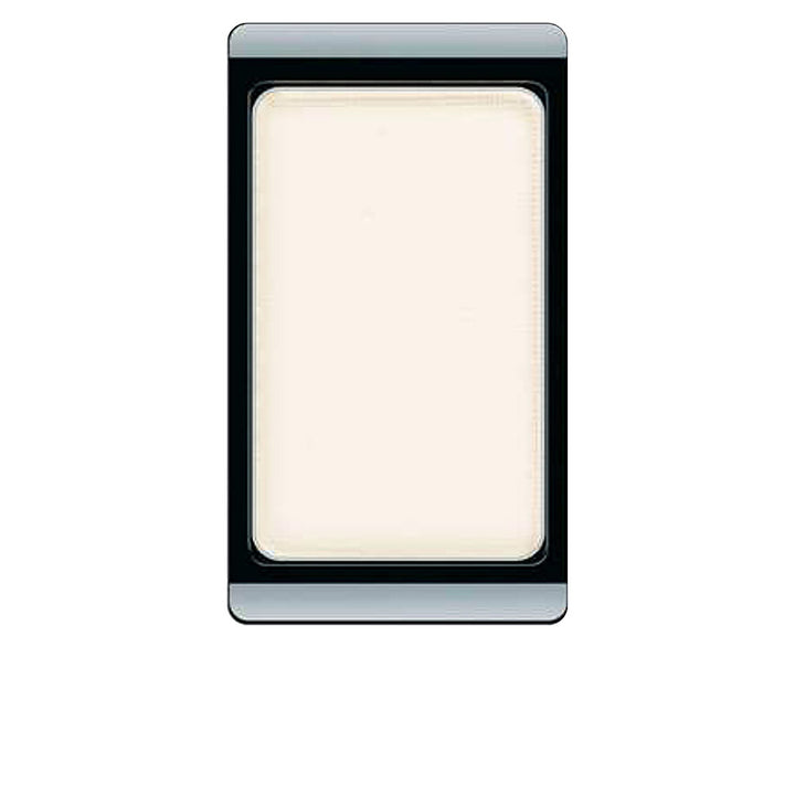 Compact matte off-white eyeshadow 0.8 g in a slim pan