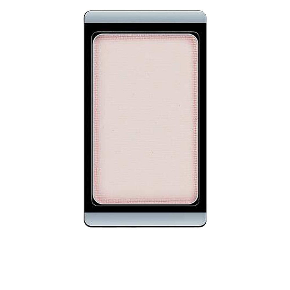 Compact single matte eyeshadow in natural pink, 0.8 g, smooth pressed surface