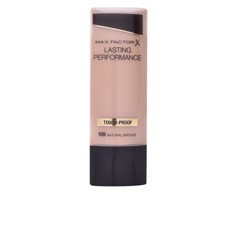35 ml tube of liquid foundation in shade 109 Natural Bronze, fluid texture