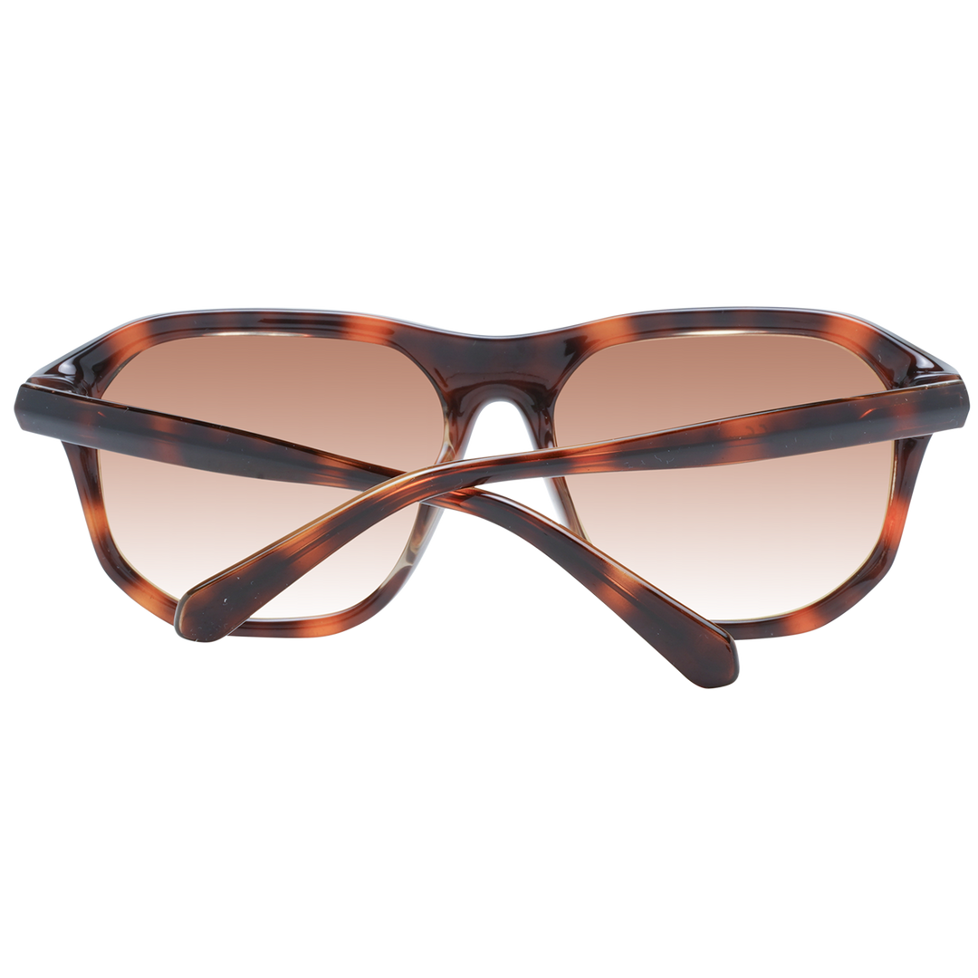Unisex tortoise shell square sunglasses in plastic frame with gradient lenses on white background